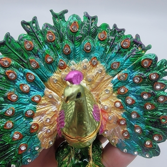 hinged Trinket Box 3.0" Peacock Eye Tail Feathers - Picture 10 of 13